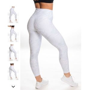 Ptula Desa'ree II Swift Legging 23" - NWT